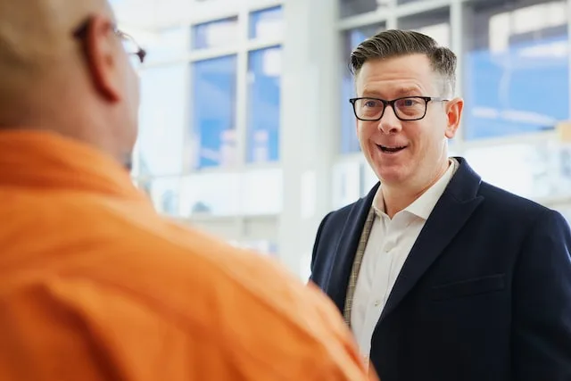 We offer our combined expertise in workshops and training for teams ranging from management to specialists to empower decision-makers and expert groups.